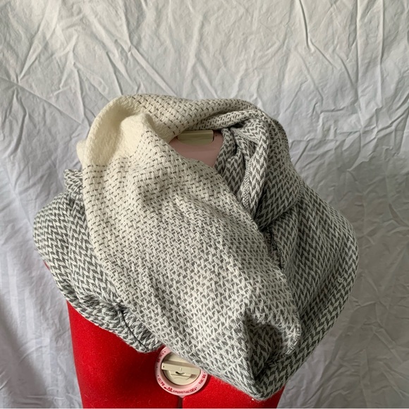 Ombré Infinity Scarf - Picture 4 of 5